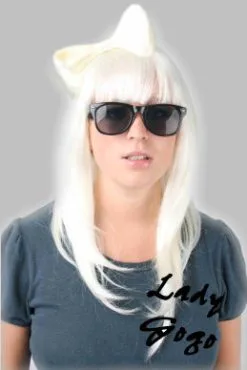 Geblondeerde Lady Gogo Pruik -Party Outfitters geblondeerde lady gogo pruik 1