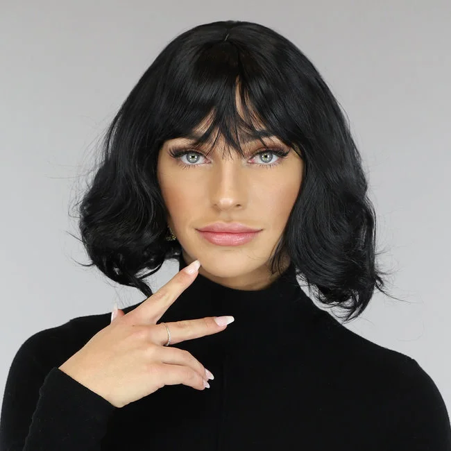 Zwarte Korte Golvende Pruik Met Pony 3 Zwarte Korte Golvende Pruik Met Pony